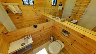 Апартаменты HT Houseboats- domki na wodzie Mielno Мельно Дом на воде HT3 с 2 спальнями, камином, сауной и моторной лодкой-2