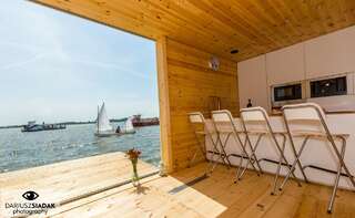 Апартаменты HT Houseboats- domki na wodzie Mielno Мельно Дом на воде HT3 с 2 спальнями, камином, сауной и моторной лодкой-3